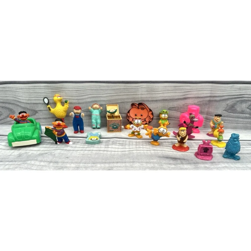 VINTAGE FIGURES/ TOYS - SESAME STREET GARFIELD FLINSTONES CABBAGE PATCH KID   *5